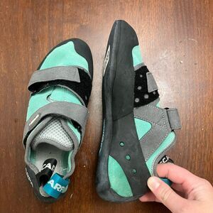 Scarpa Origin Unisex Teal Gray Athletic M7.5 W8.5 Strap Rock Climbing Shoes